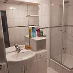 Private With Balcony In Dortmund-brackel דירה