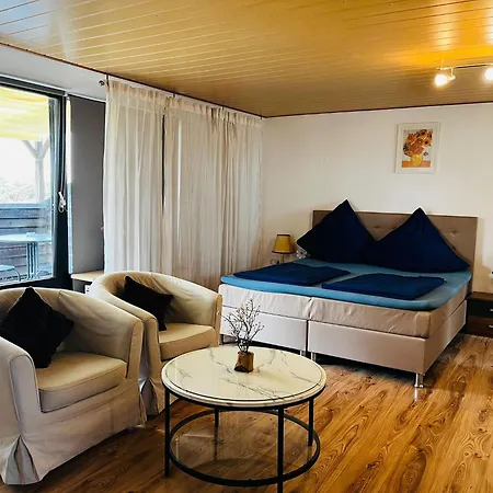 Private With Balcony In Dortmund-brackel * דורטמונד