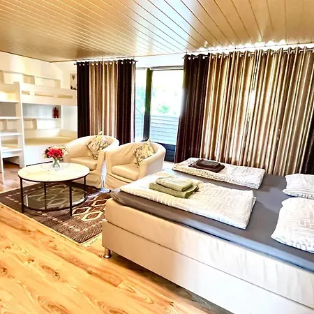 Private With Balcony In Dortmund-brackel דירה *